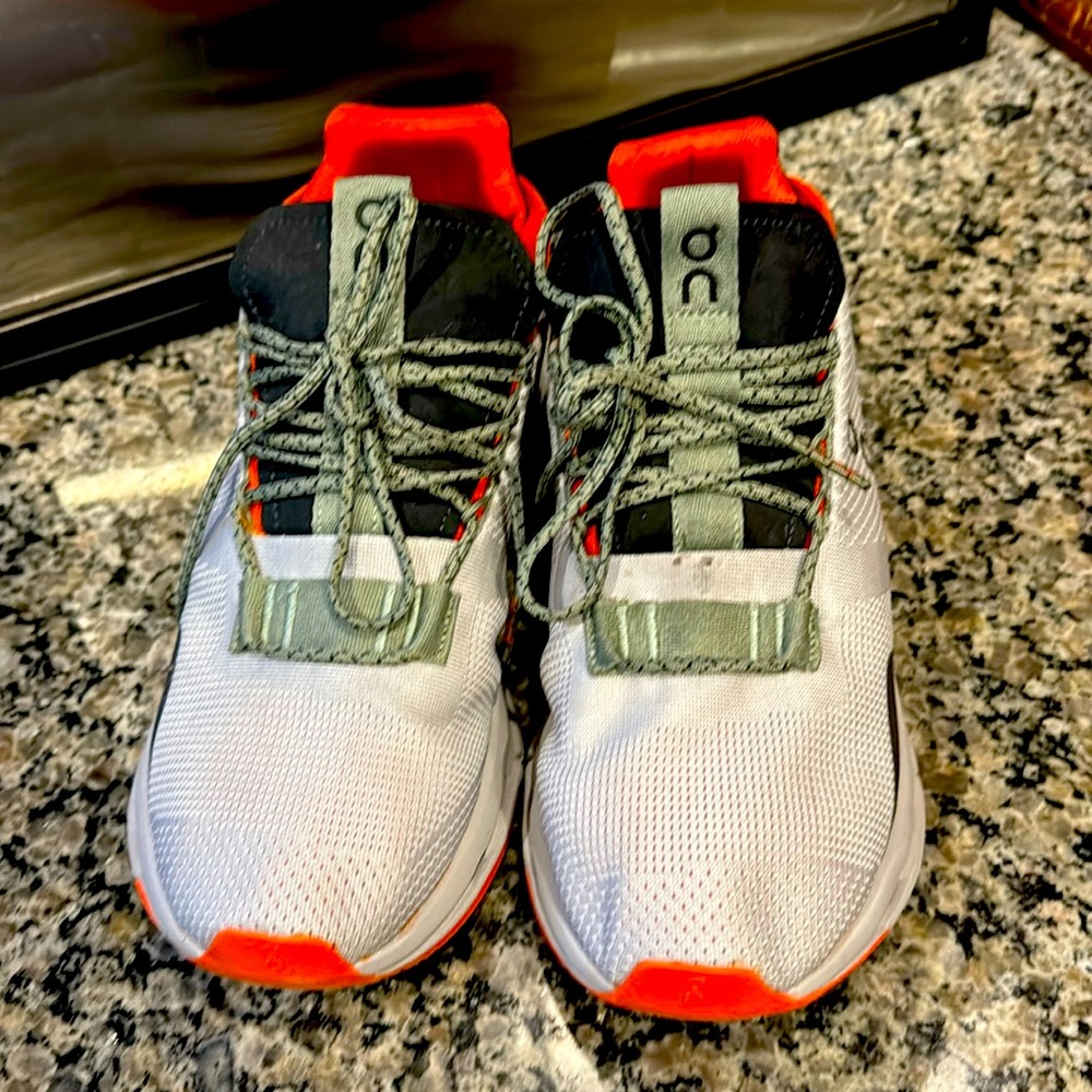 Men’s On running Cloudnova shoes